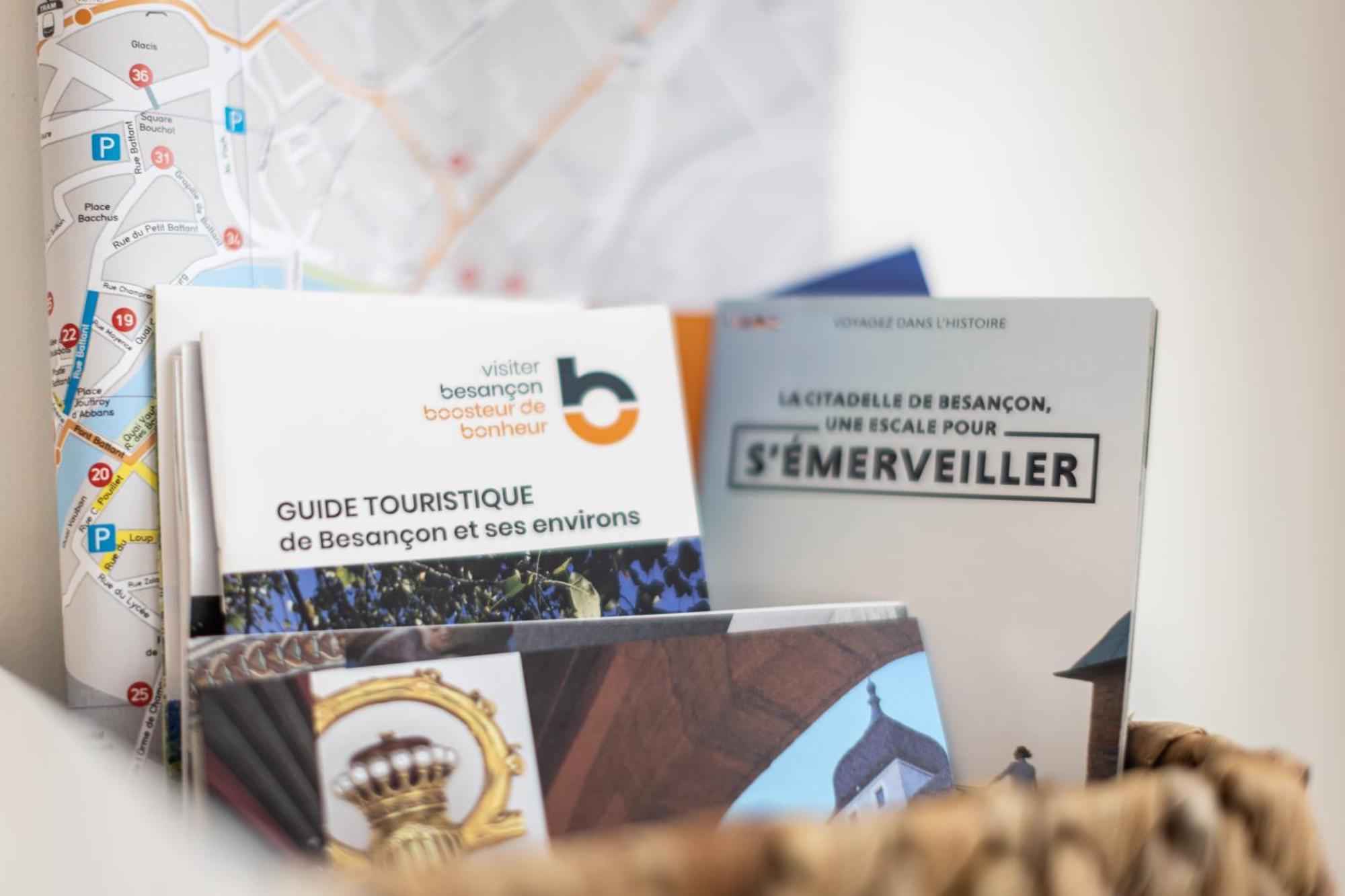 Le 17 Madeleine Apartment Besancon Bagian luar foto