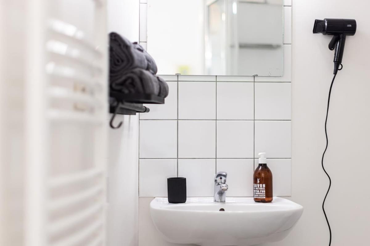 Le 17 Madeleine Apartment Besancon Bagian luar foto